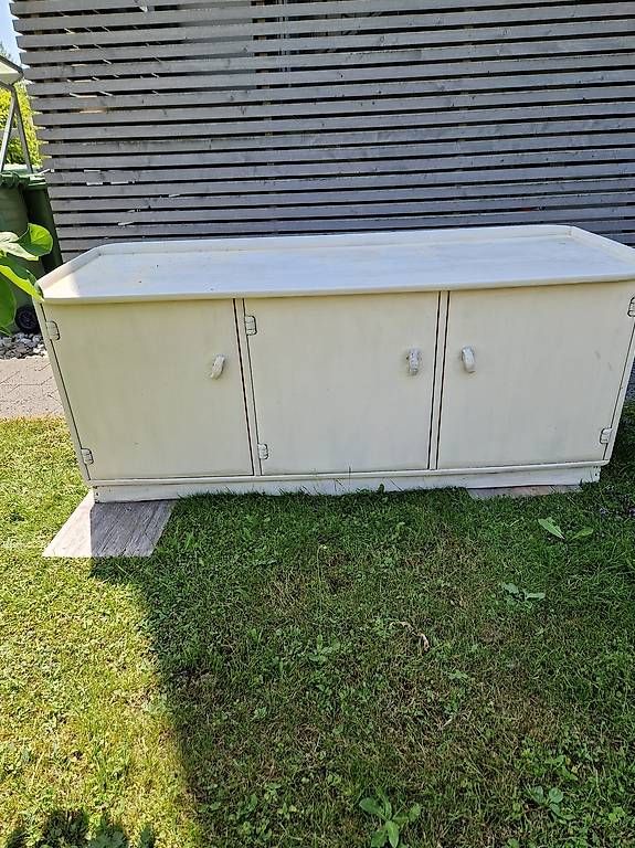 Commodes: Massives Holzmöbel – D'occasion à Thun par Vespa-1964