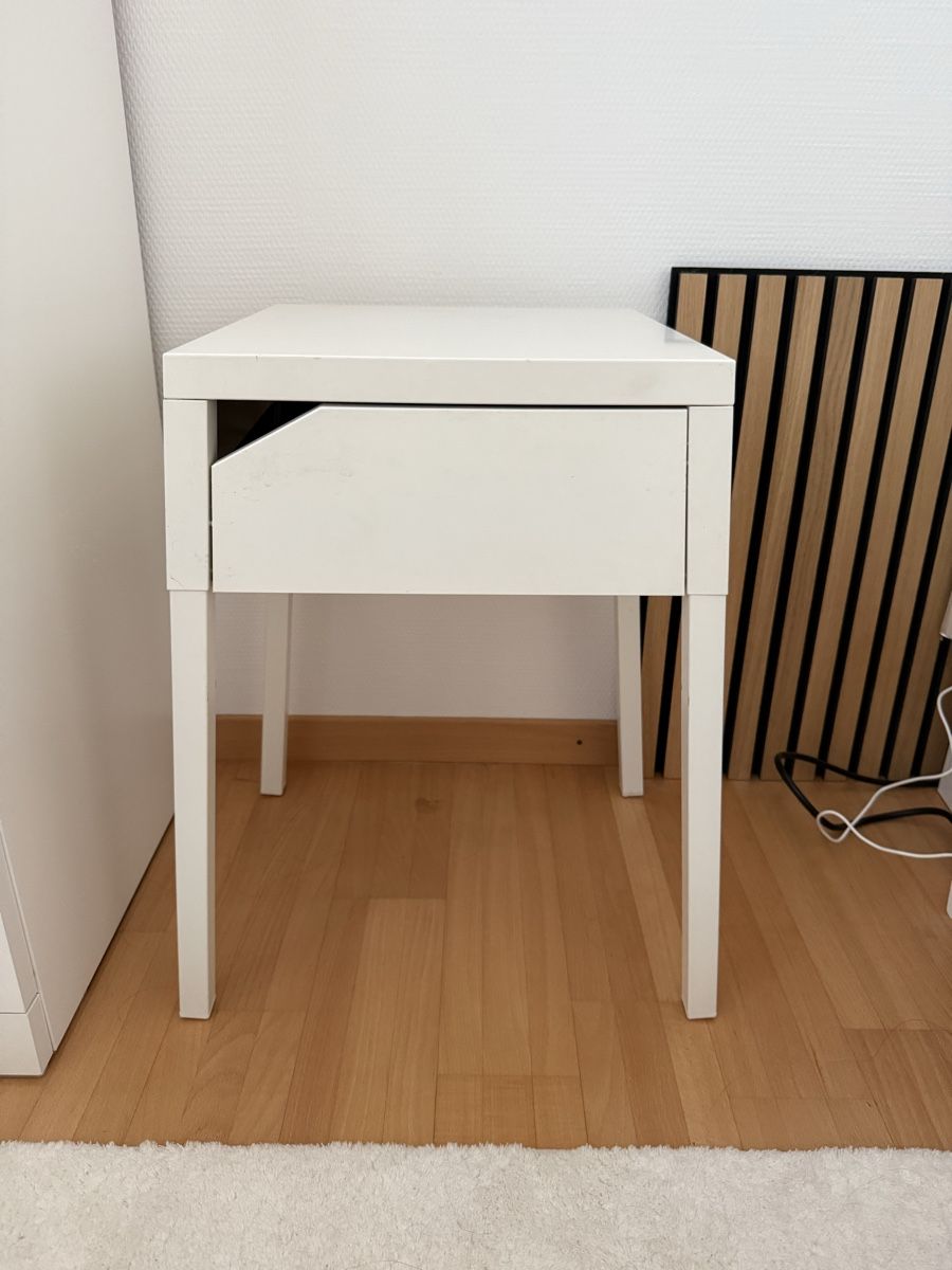 Ikea Comodini: Nachttisch weiss – Usato da Frauenfeld venduto da zoeyeoz 1