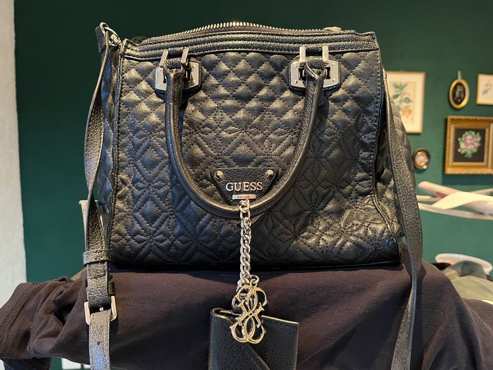 Guess Tasche Schwarz Silber