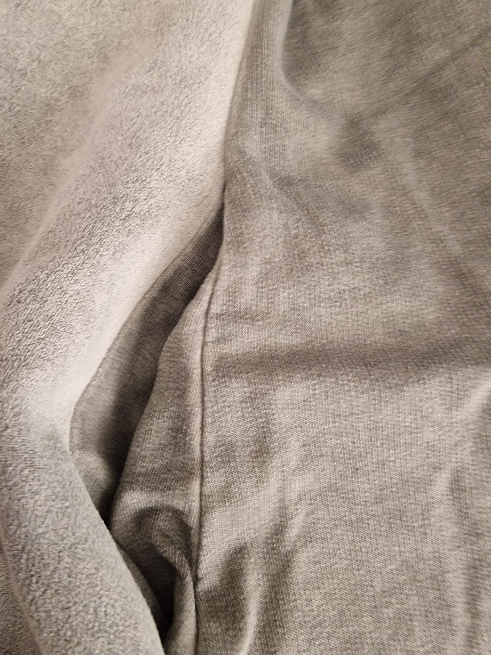 Pulls & Sweat-shirts: Damen Kapuzenpullover grau mit Strasssteinen Grösse One Size – D'occasion à Ottenbach par Claurin 3