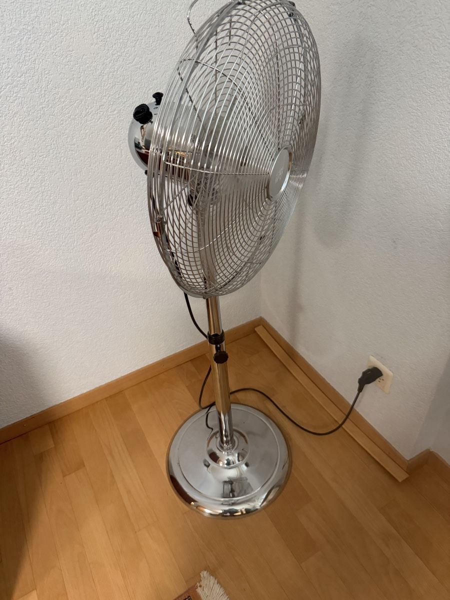 Ventilateurs: AEG Standventilator Chromstahl – D'occasion à Erlenbach ZH par pibooks 1