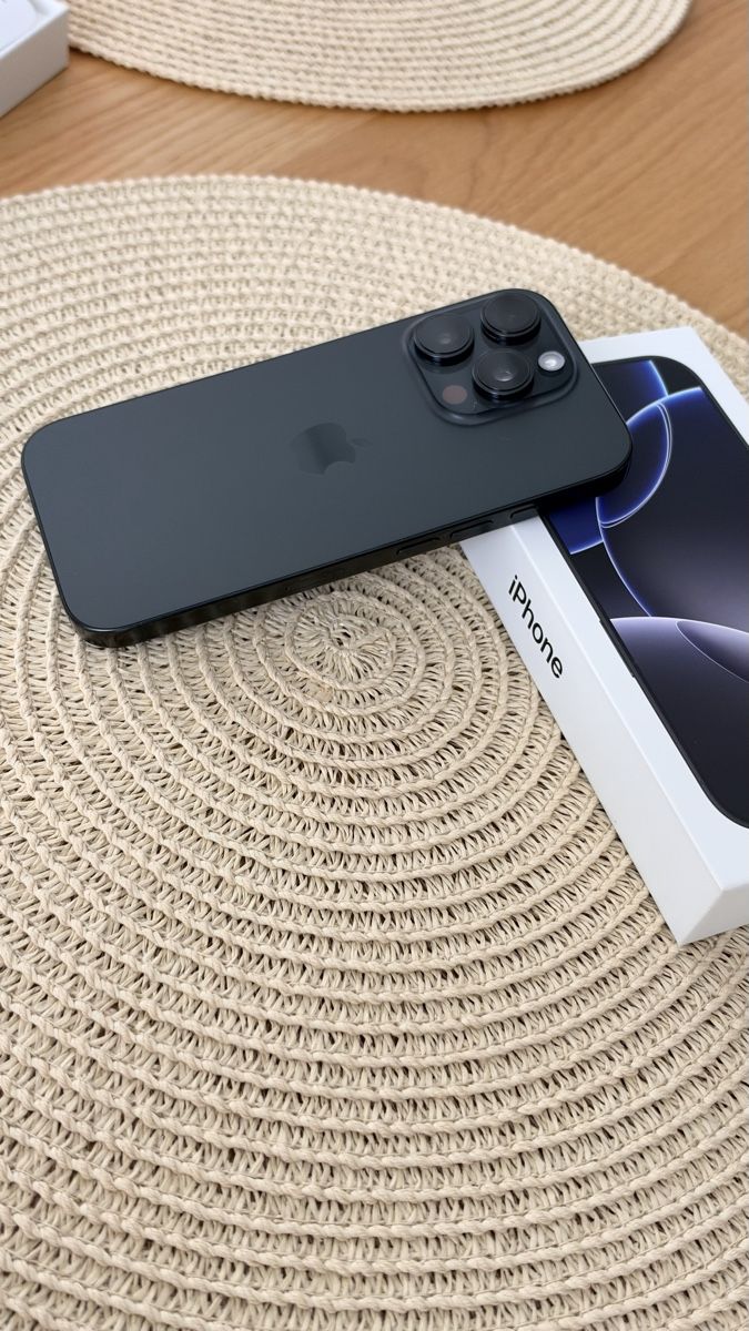 Apple Telefoni cellulari / Smartphones: iPhone 16 Pro 256 GB - Schwartz – Usato da Regensdorf venduto da elbryan 7