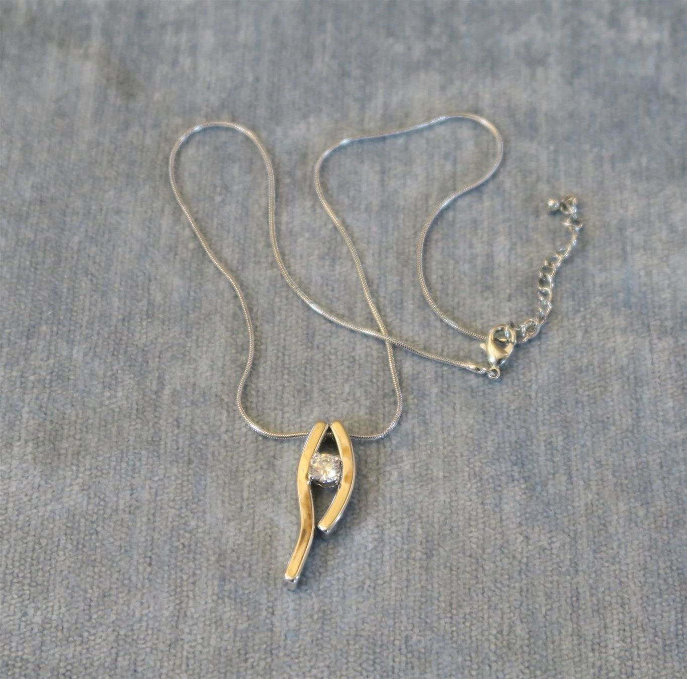 Catenine: Schlangenkette mit Anhänger – Usato da Brittnau venduto da marlenestone