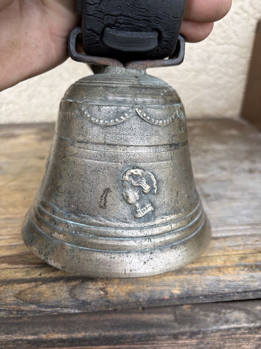 Campanacci mucche: Antikes Glöggli – Usato da Schangnau venduto da Roseggli82 2