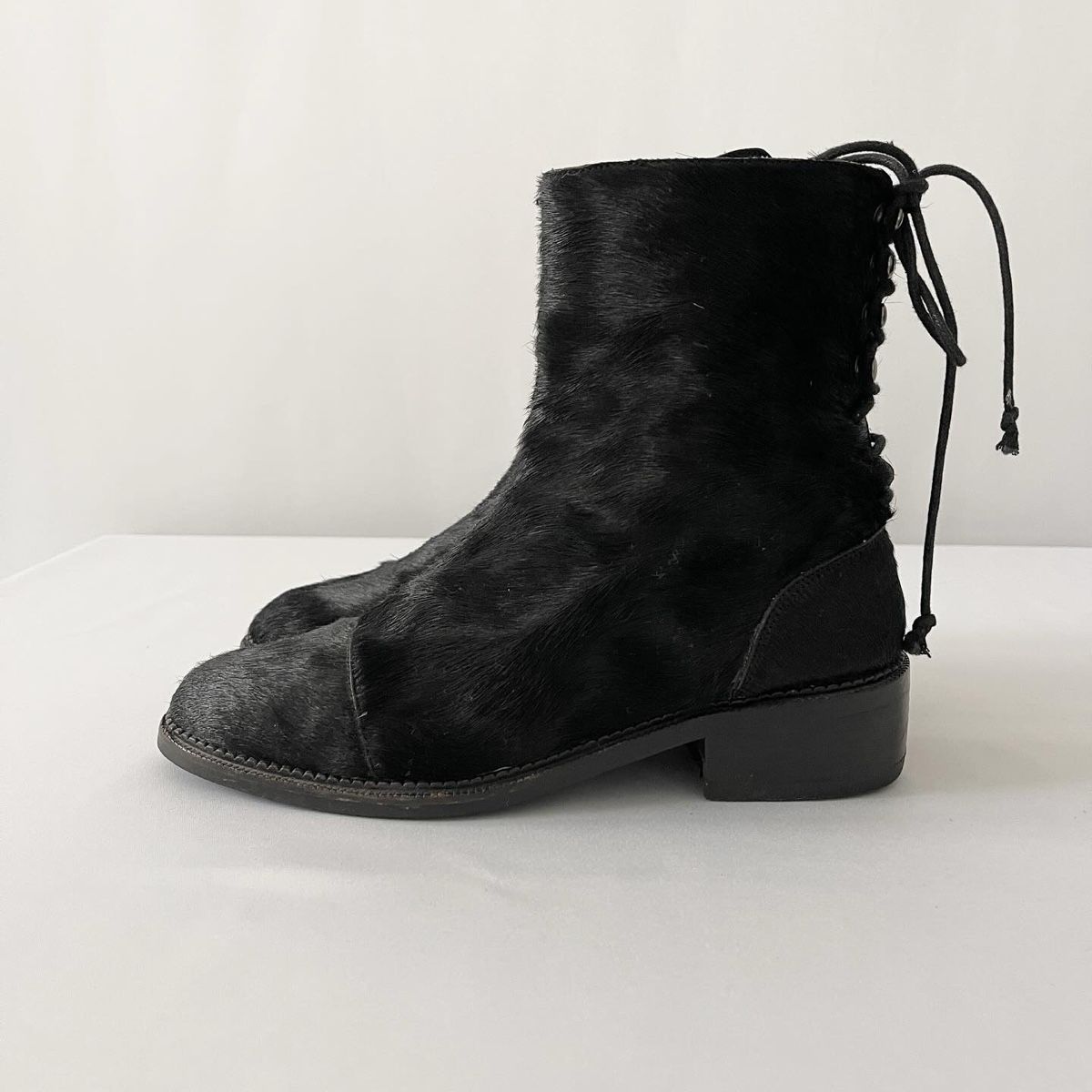 Scarpe da donna: YANG LI Boots – Usato da Emmen venduto da Avviivva_Com2023