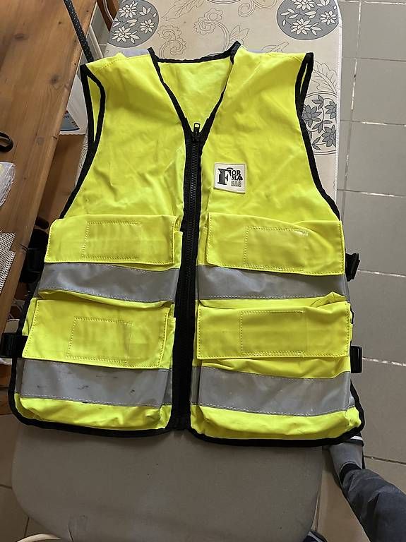 Gilet & Giacche: Warnweste mit Taschen, Einsatzweste – Usato da Steffisburg venduto da Maximalregional