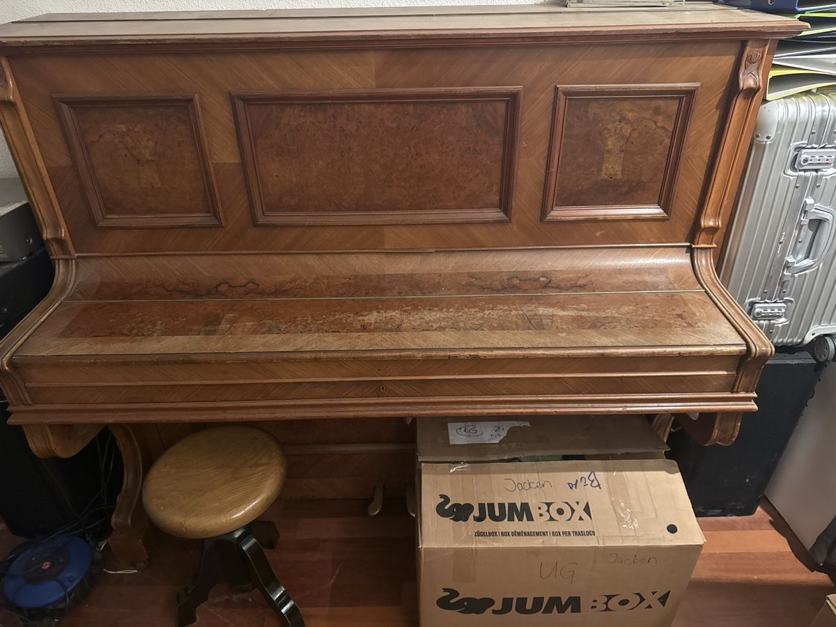 Strumenti musicali: altes Klavier aus holz – Usato da Wädenswil venduto da mae_t9ps