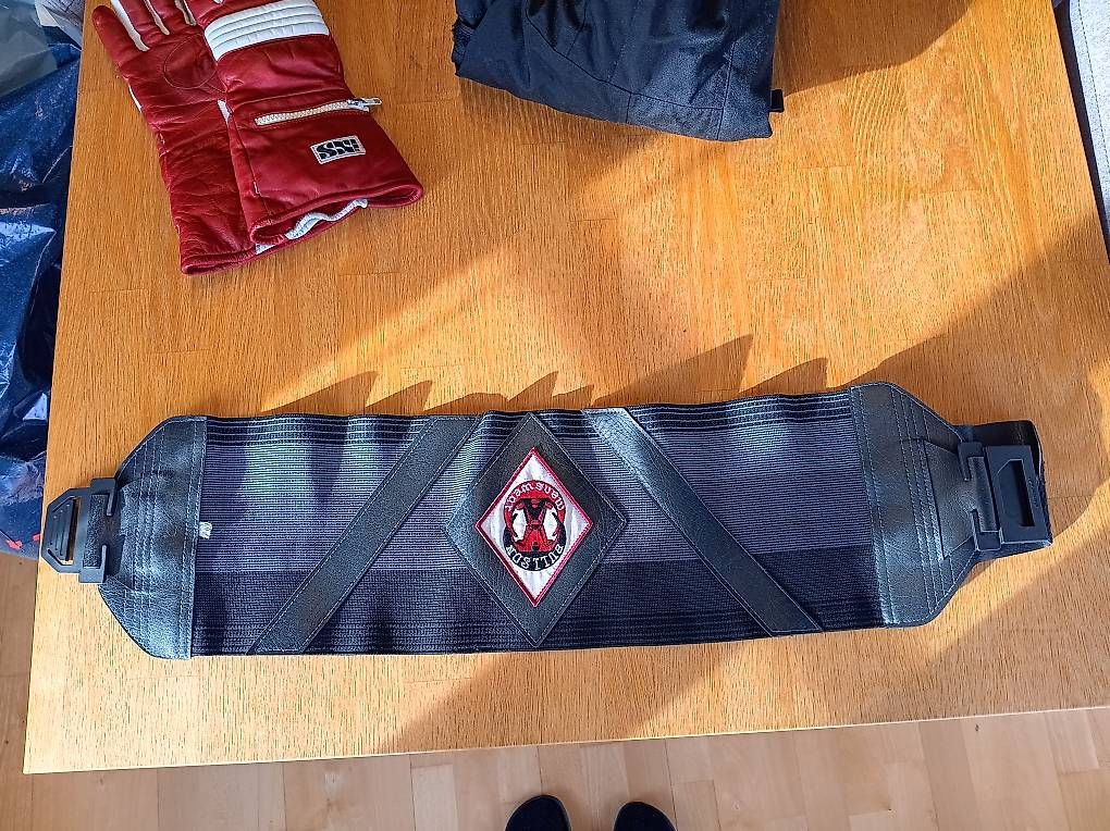 Lotti di vestiti: Töffkleider – Usato da Huttwil venduto da Nidi96 1