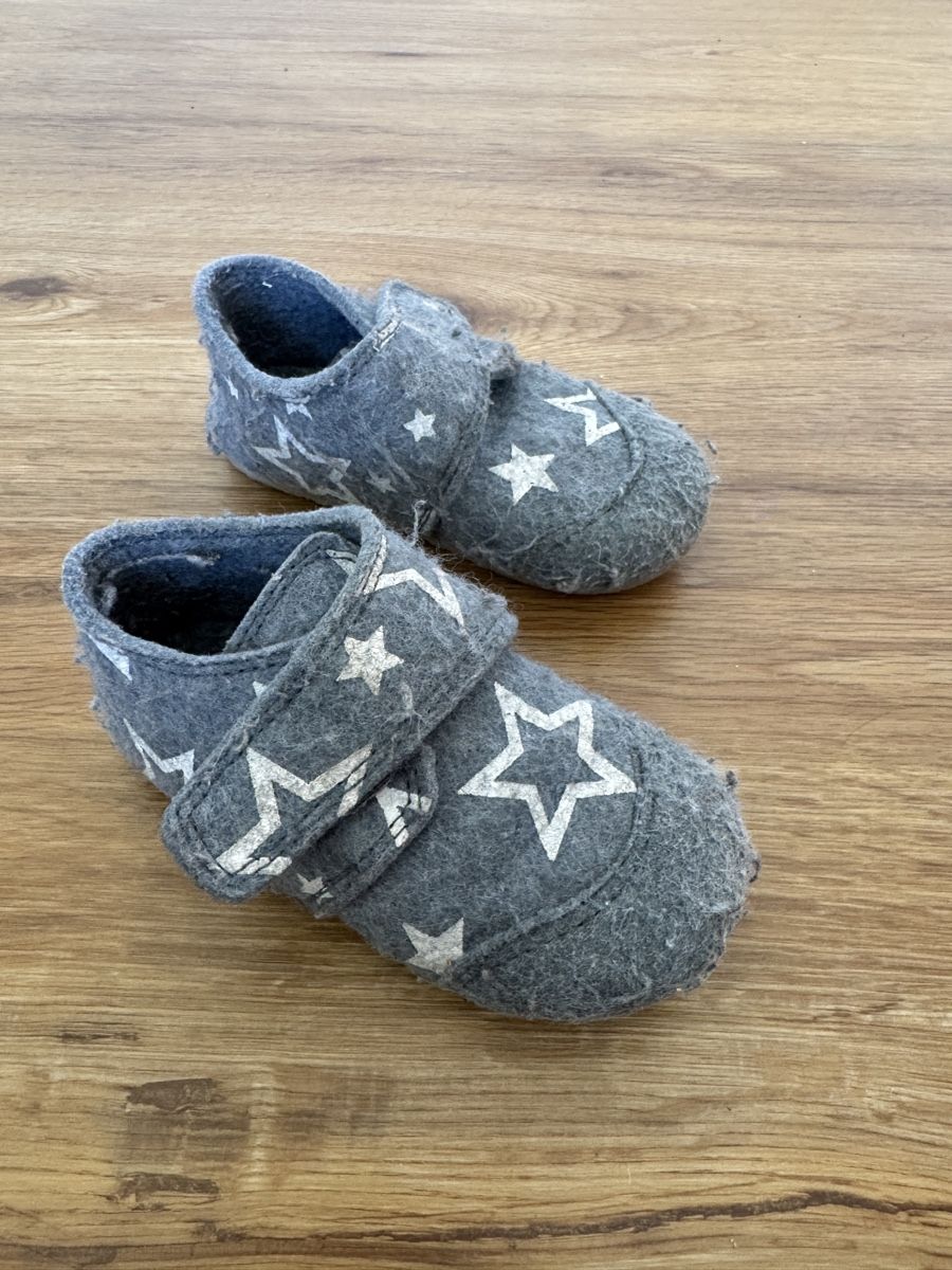 Scarpe per ragazzi: Hausschuhe Walkx Grösse 23 – Usato da Basel venduto da spassbremse