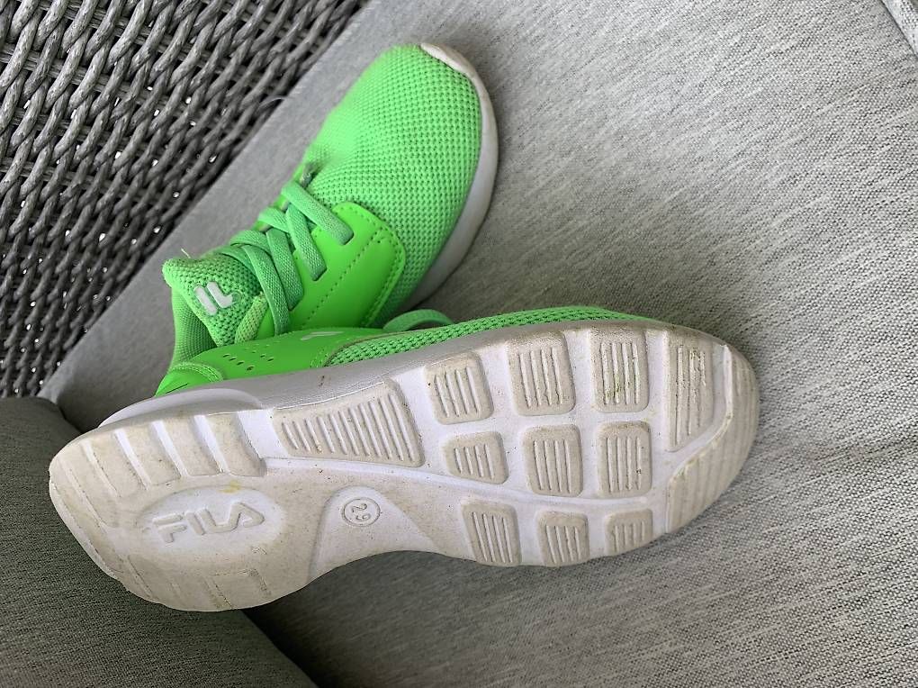Chaussures garçon: Turnschuhe Grösse 29 – D'occasion à Otelfingen par che_26d5 1