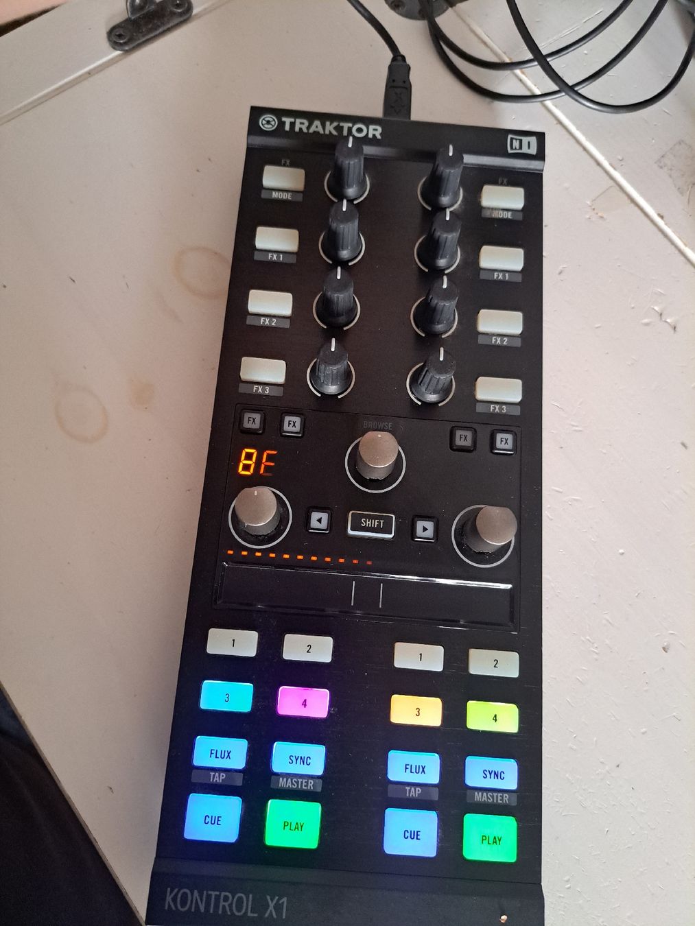 Traktor Mischpulte: Traktor Kontrol X1 MK2 DJ Controller USB guter Zustand – Gebraucht aus Berikon von joker1972 1