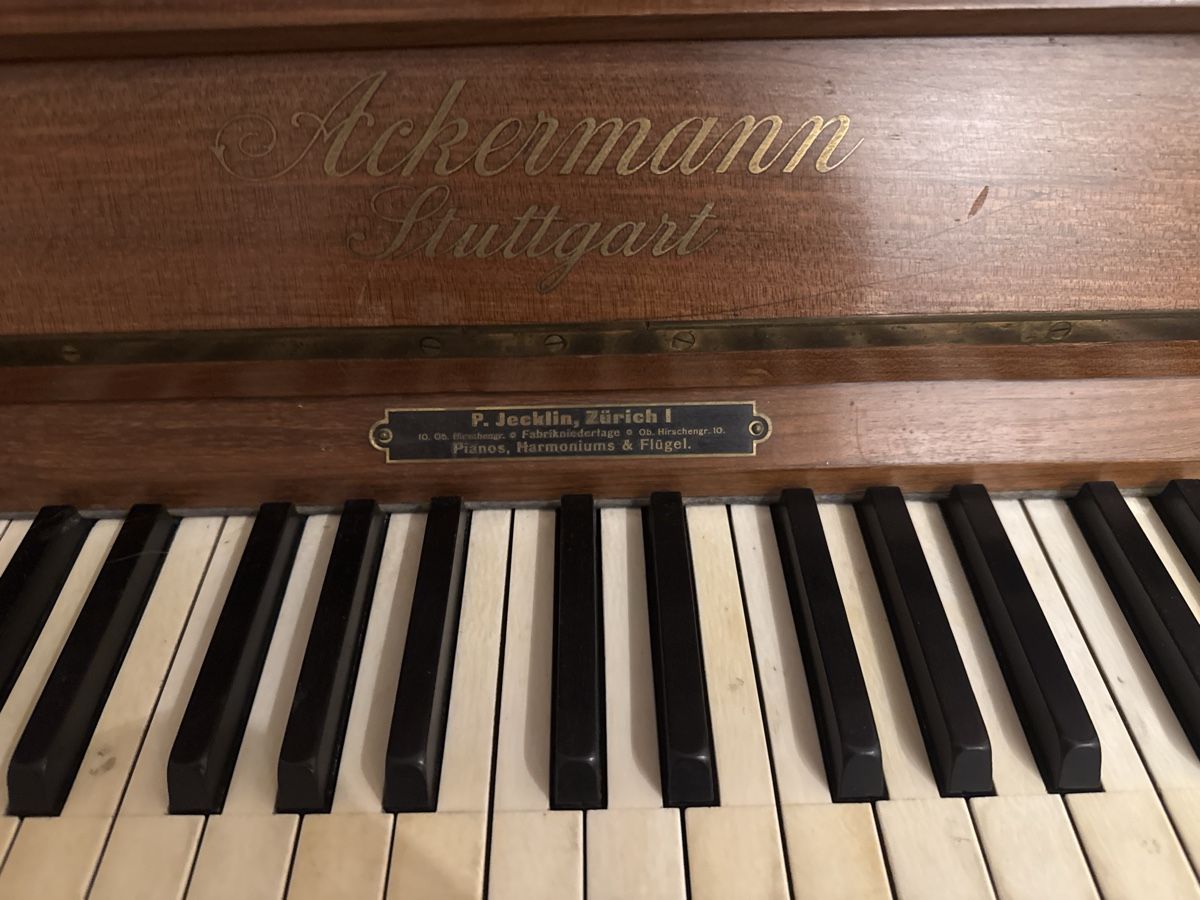 Strumenti musicali: altes Klavier aus holz – Usato da Wädenswil venduto da mae_t9ps 3