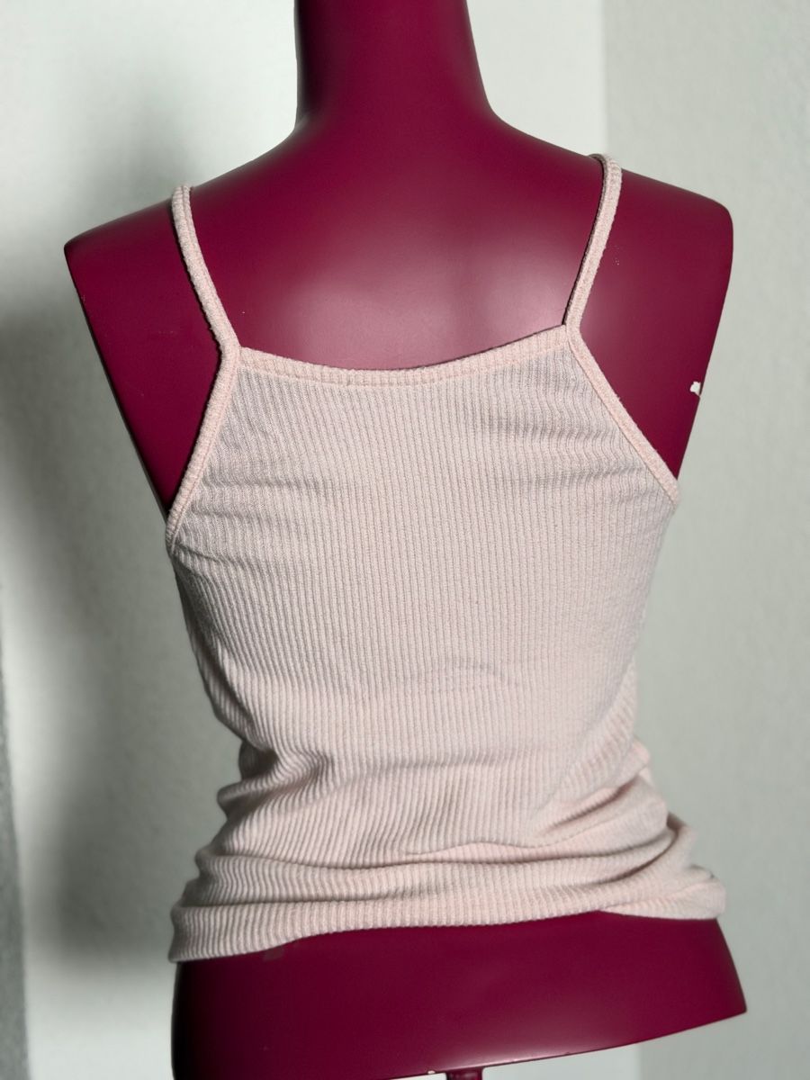 Top: Subdued Top – Nuovo (secondo la descrizione) da Niederuzwil venduto da Lisascloset 1