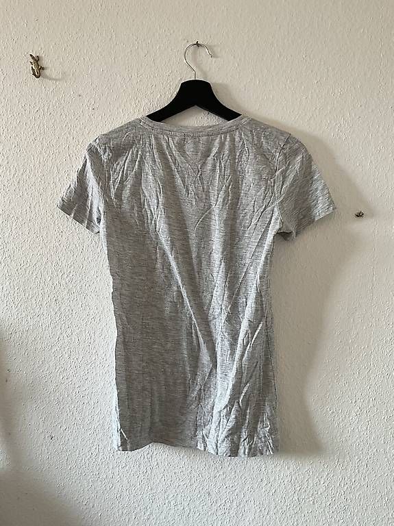 T-shirts: Calvin Klein T-shirt – D'occasion à Biel/Bienne par flu_6hgp 1