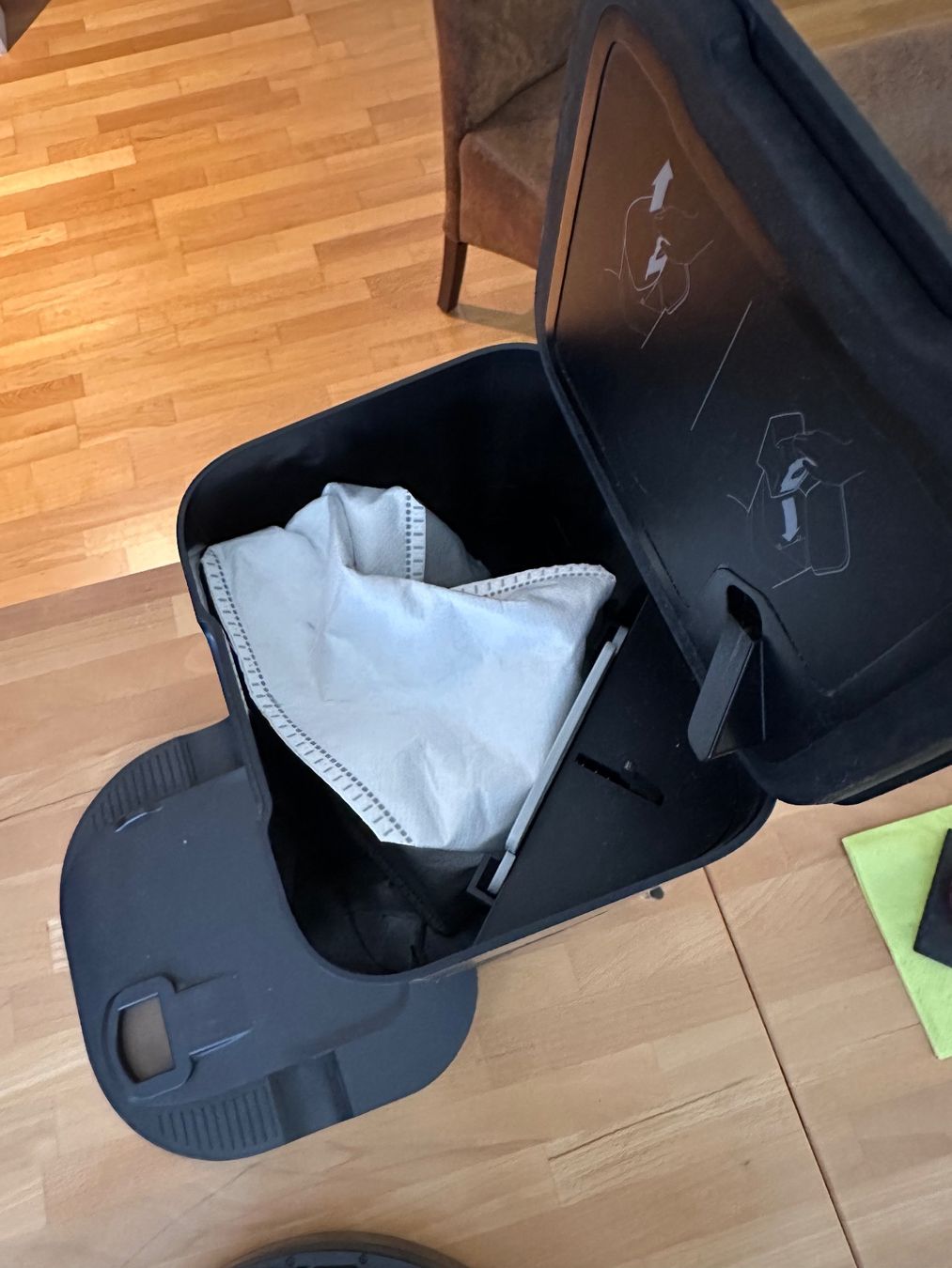 Irobot Aspirapolveri & Accessori: Roomba i7+ Clean Base Automatic Dirt Disposal Station – Usato da Islikon venduto da silvanmario 4