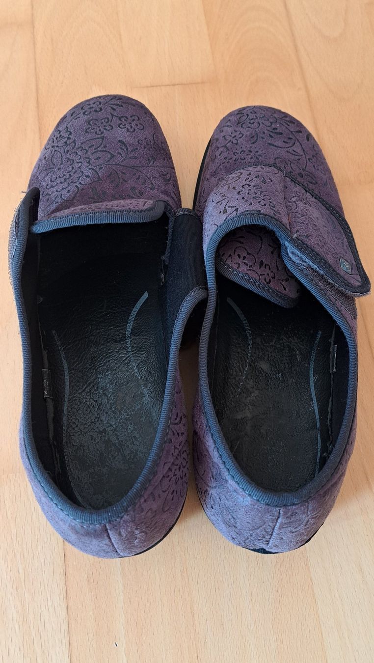 Romika Scarpe da donna: Hausschuh mit Klettverschluss ROMINKA grau – Usato da Gerlafingen venduto da Tom_24 1