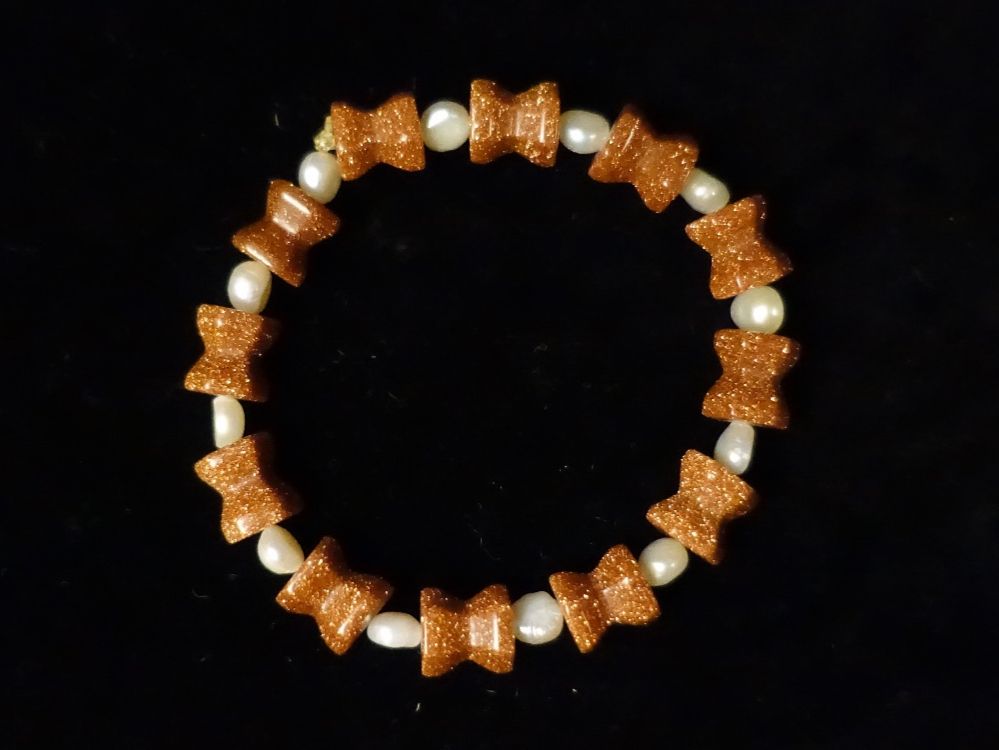 Armbänder & -reifen: Armband mit Perlen und Goldfluss Edelsteinen – Gebraucht aus Russikon von Eulenfeder