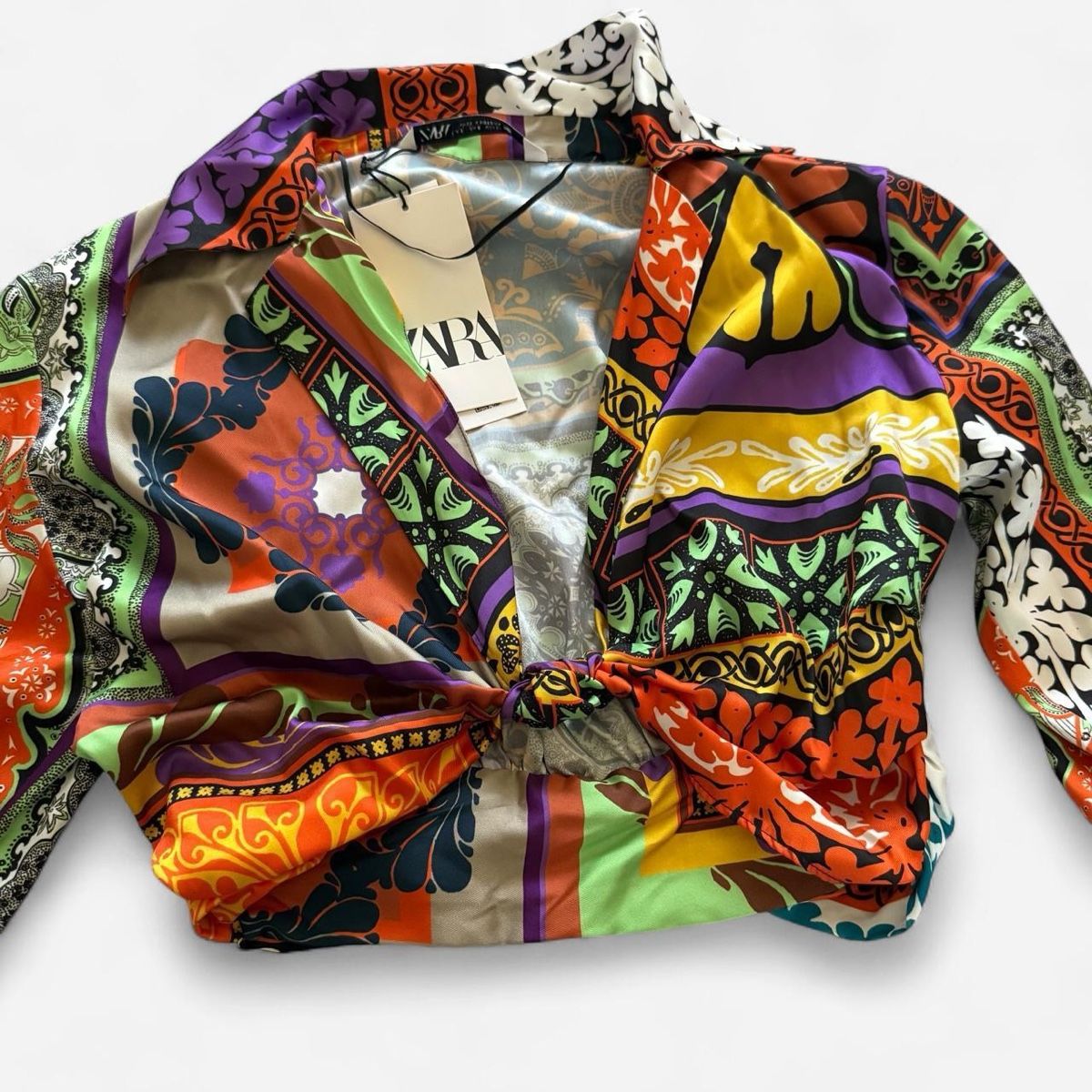 Zara Blusen: Zara Crop Shirt patterned multi-colored  – Neu und originalverpackt aus Basel von 1moonstar 1