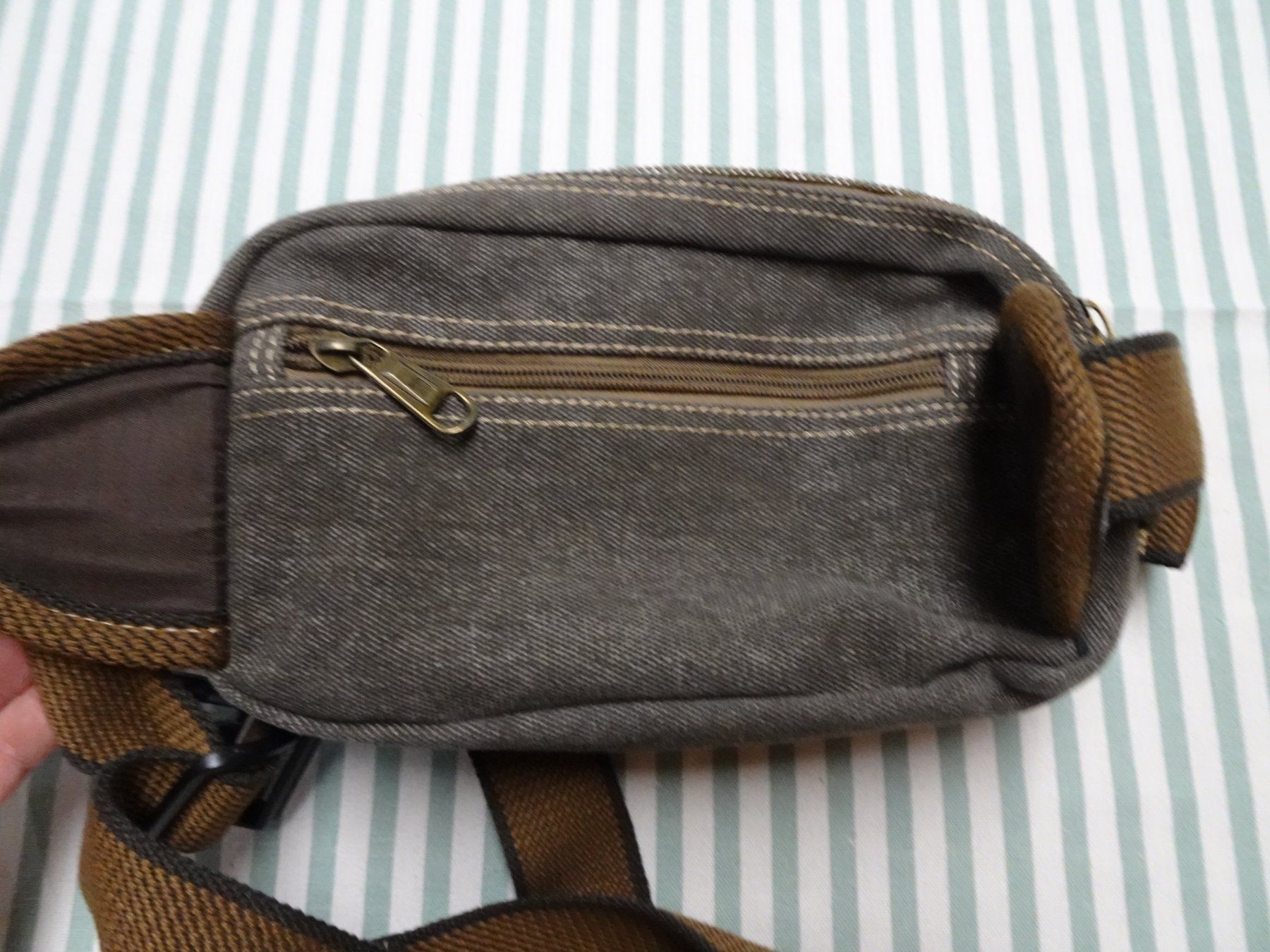Borse: Tolle Bauchtasche im Schweizer Design - 241029 – Usato da Küssnacht am Rigi venduto da Schuhe-Secondhand 2