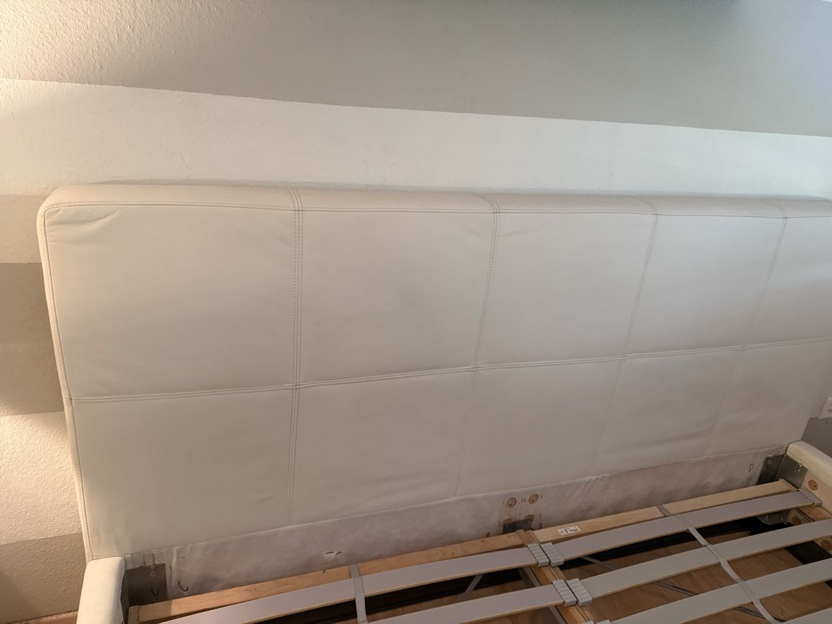 Letti: Cremefarbenes Bettgestell aus Kunstleder Ikea – Usato da Dübendorf venduto da nayibetha 1
