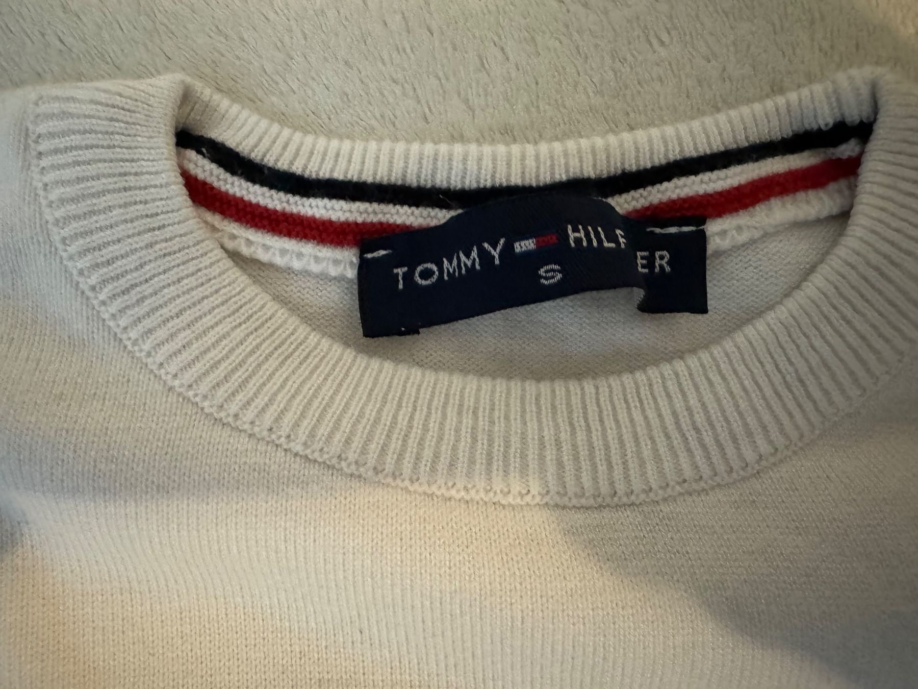 Tommy Hilfiger Pullover & Sweatshirts: Tommy Hilfiger Pullover Weiss,  Grösse M – Defekt aus kloten von Sneki5 4