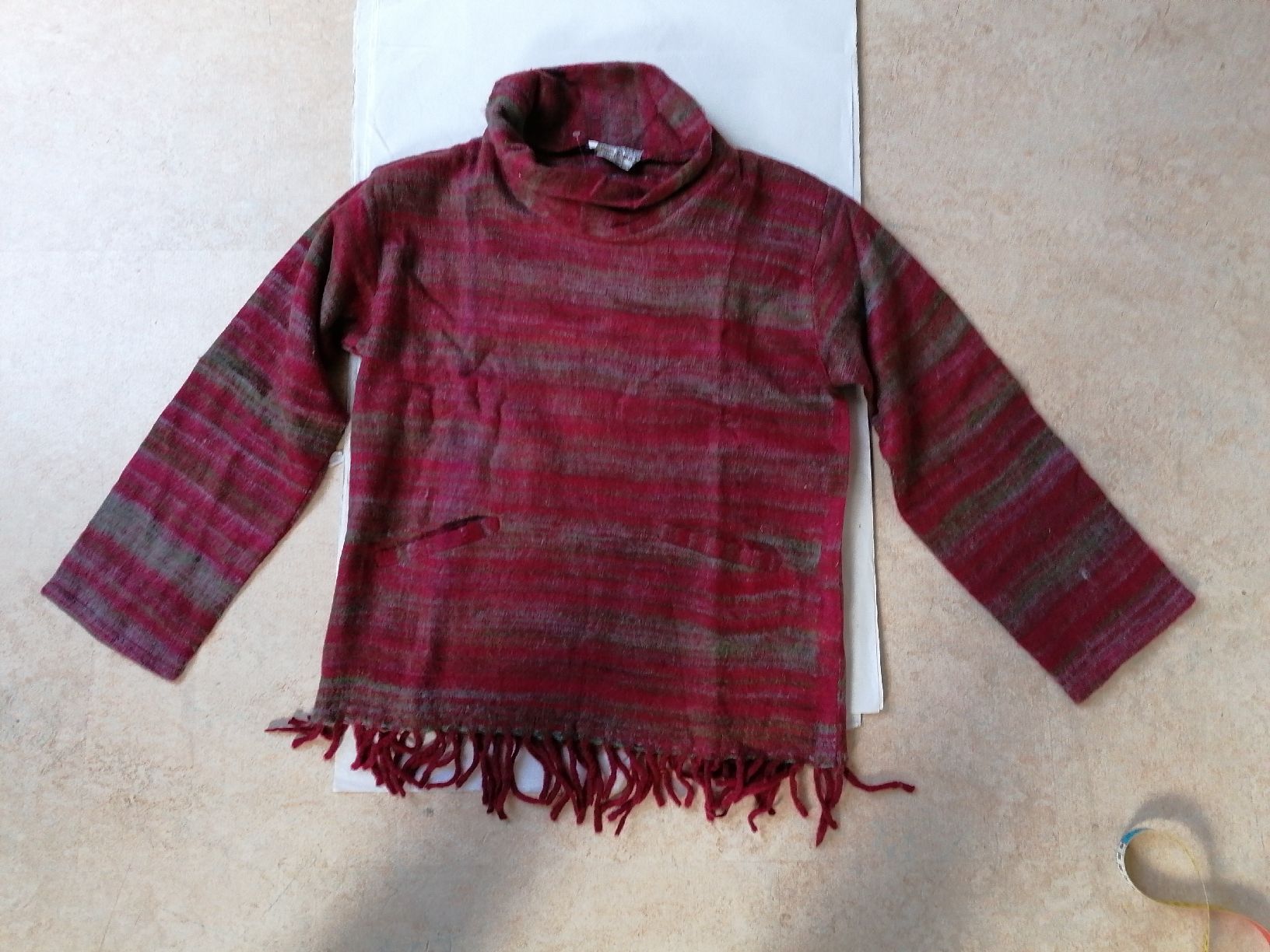 Pulls & Sweat-shirts: Kuscheliger Pullover Fransen rot/grün Gr. One size Boom Baba – Neuf (Voir description) à Klingnau par vollmond36 4