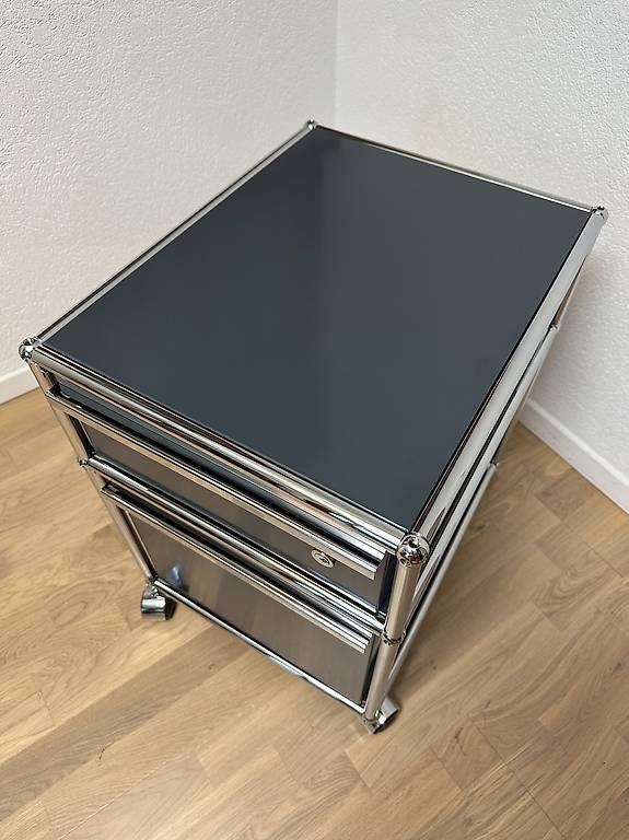 USM Eléments de bureau: Caisson USM Haller en Gris Anthracite // Ref. AY0453 – D'occasion à Ravoire par ARKY_s 2