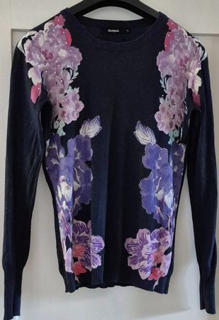 Pullover mit Blumen Desigual S & Mützen 2 Stk (1 Kappe Kind)