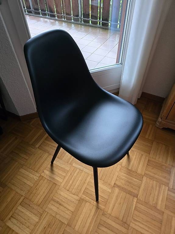 Vitra Stühle: 1x Vitra Eames Plastic Side Chair DSW, neu – Neu und originalverpackt aus Gossau SG von Novaforte 1