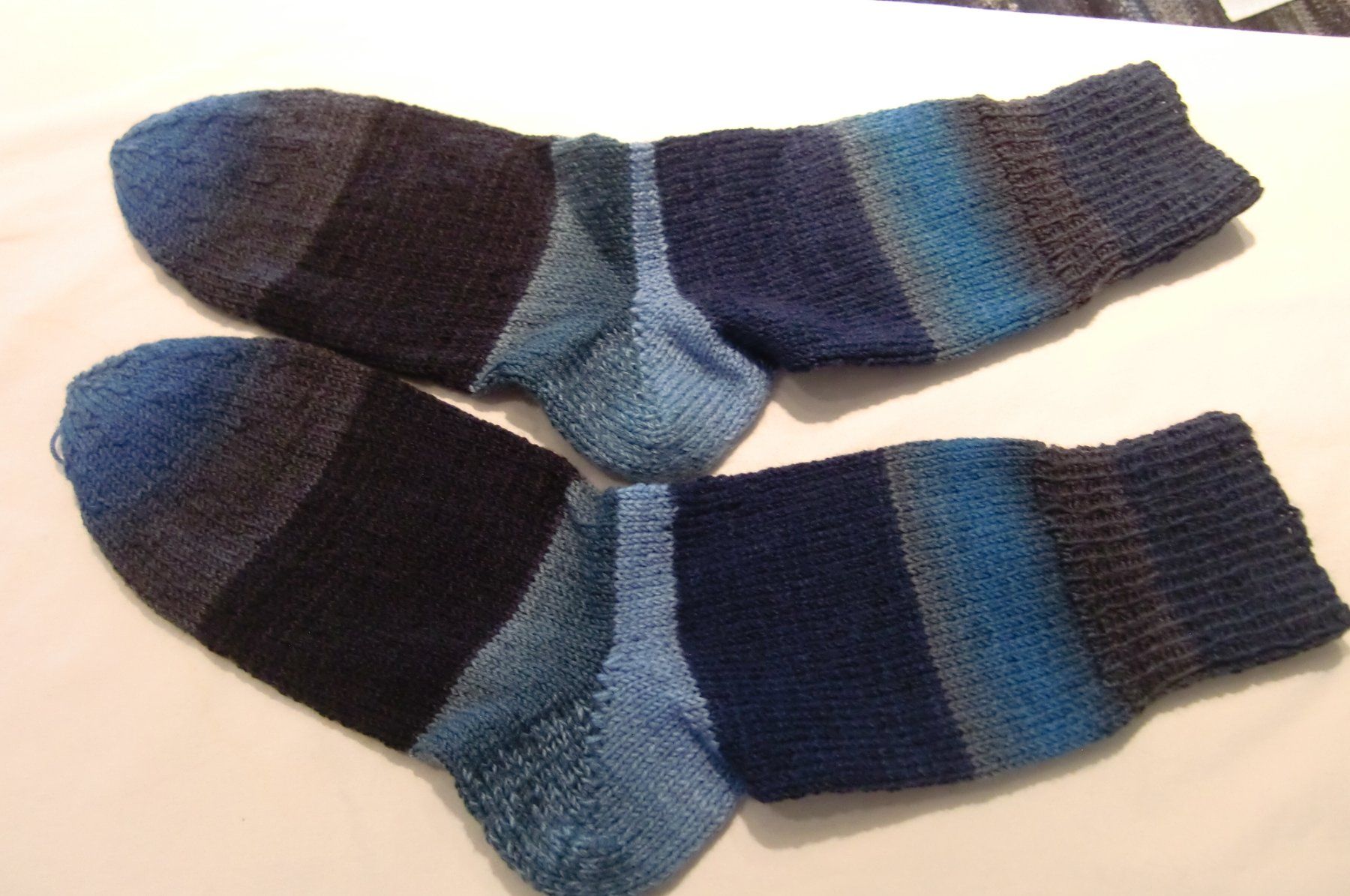Calze: handgestrickte Socken Grösse 42/43 – Nuovo e nell'imballaggio originale da trüllikon venduto da marie2004