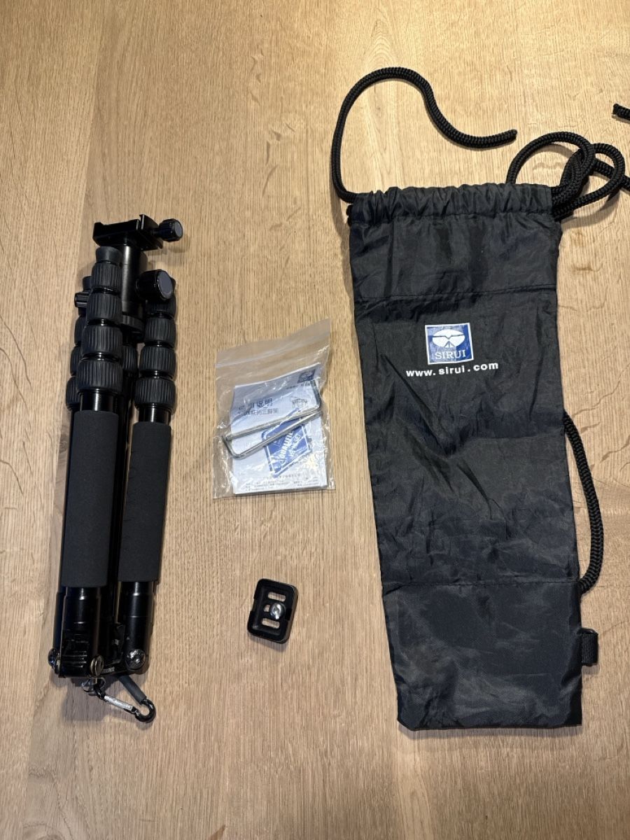 Sirui Treppiedi & Teste: Sirui T-005KX Reisestativ – Usato da Kilchberg ZH venduto da freakfish