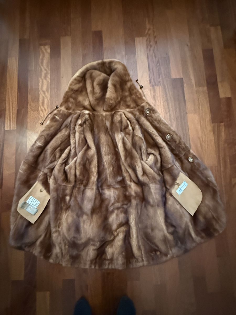 Cappotti: Luxe Manteau Vison Landi – Usato da Montreux venduto da kingfisherbeach 2
