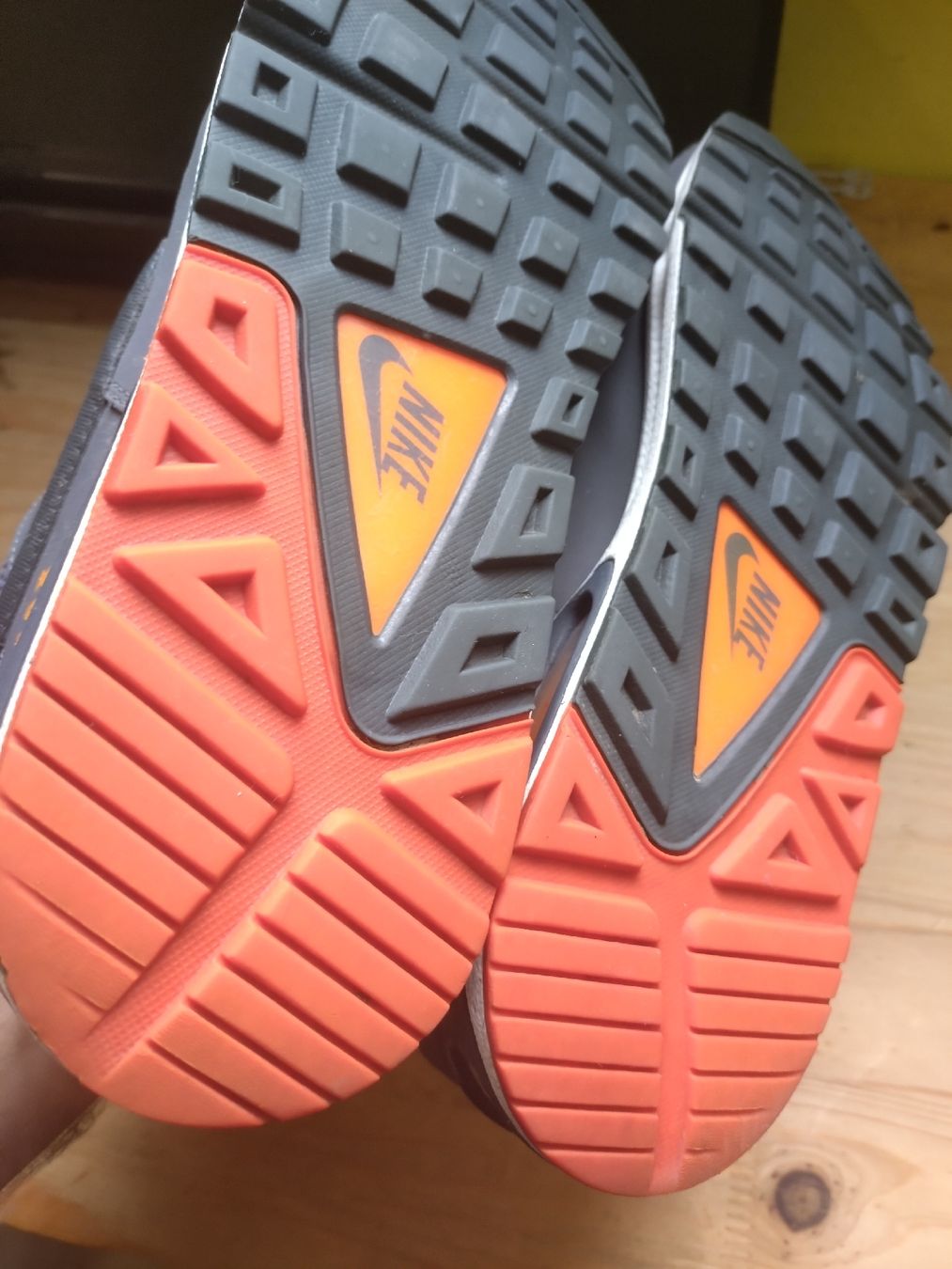 Nike Scarpe da uomo:  Nike Air Max Command gris orange T46 – Usato da Farvagny-le-Grand venduto da LaCaverne 7