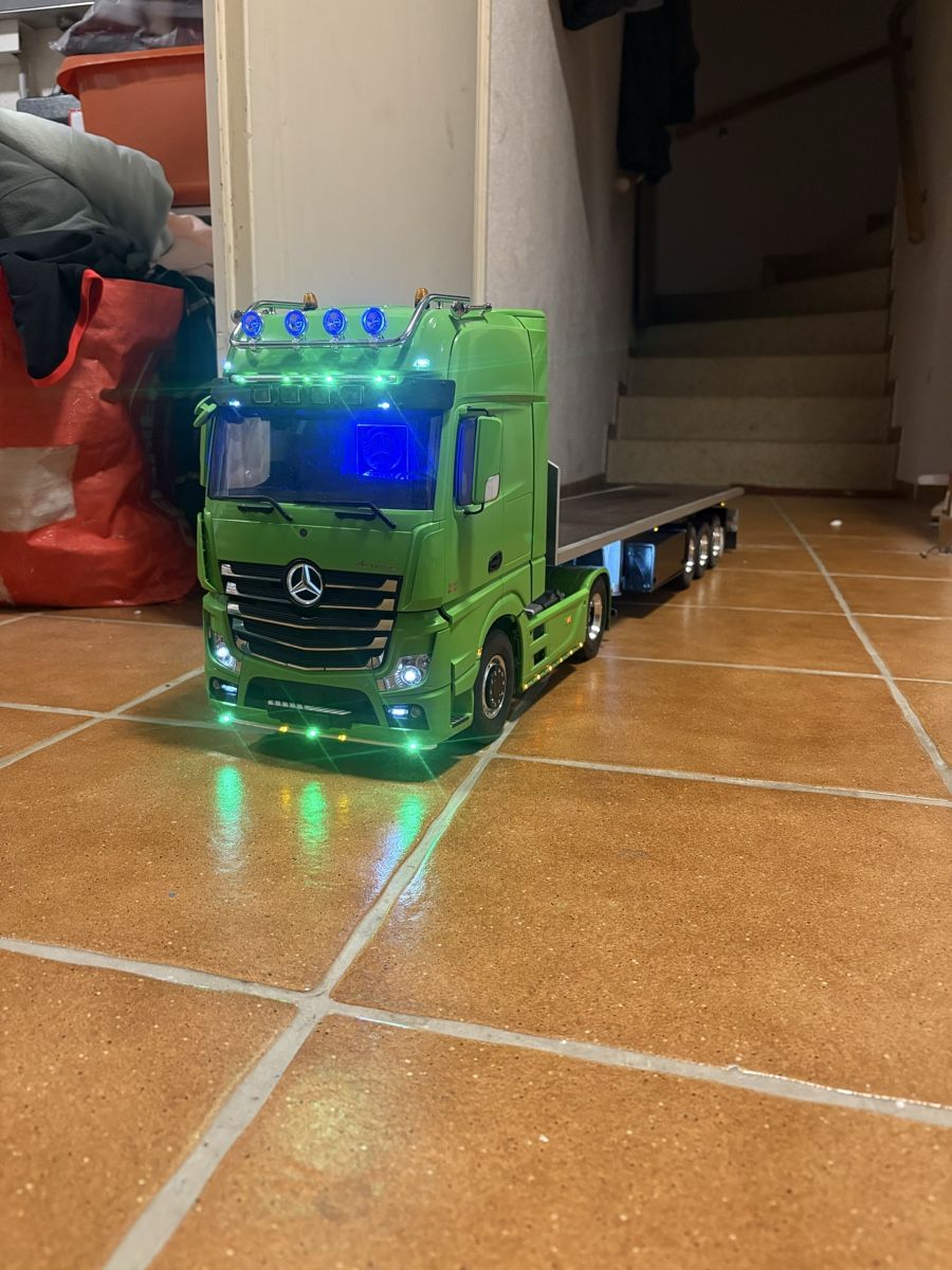 Tamiya Modellismo RC: Tamiya Actros et semi – Usato da Mézières FR venduto da Paulwalke3