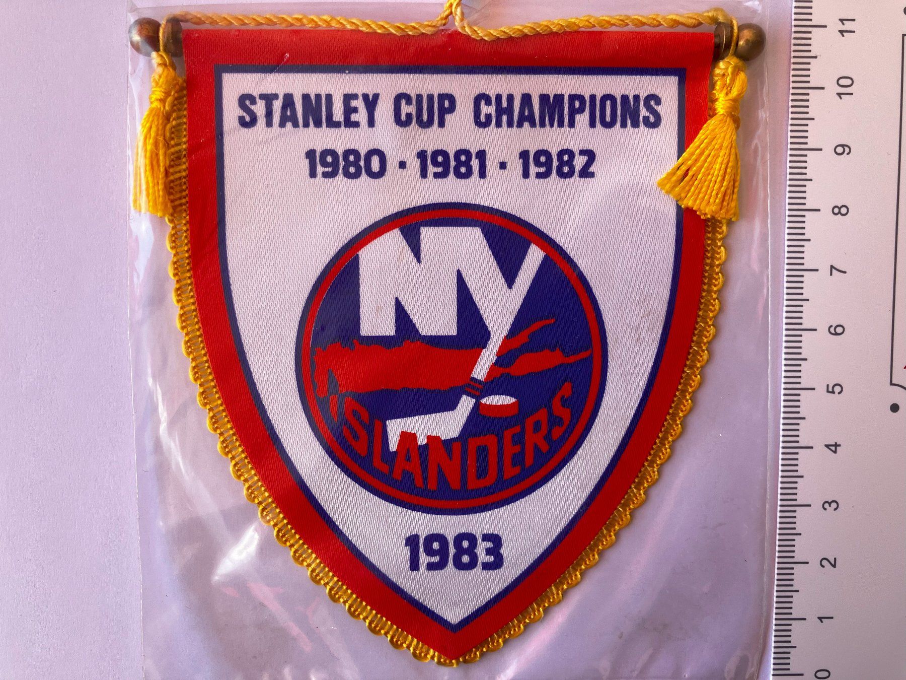 Fanion PSG Vs Glentoran - Coupe D'Europe C2 1983/84 - Objet De Collection