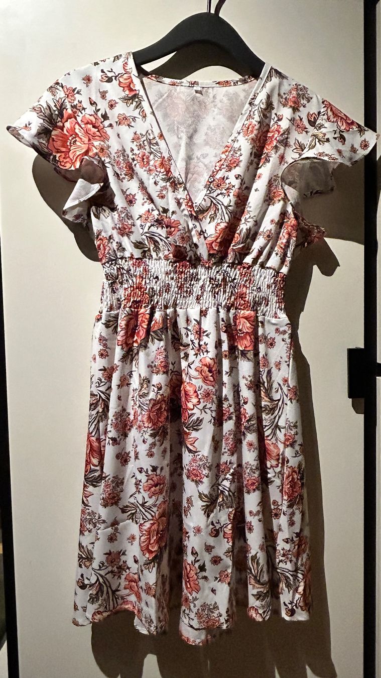 Vestiti: NEU Sommerliches Kleid mit Blumenmuster, Gr.S – Nuovo e nell'imballaggio originale da Münchenstein venduto da einElement