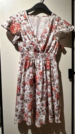 NEU Sommerliches Kleid mit Blumenmuster, Gr.S