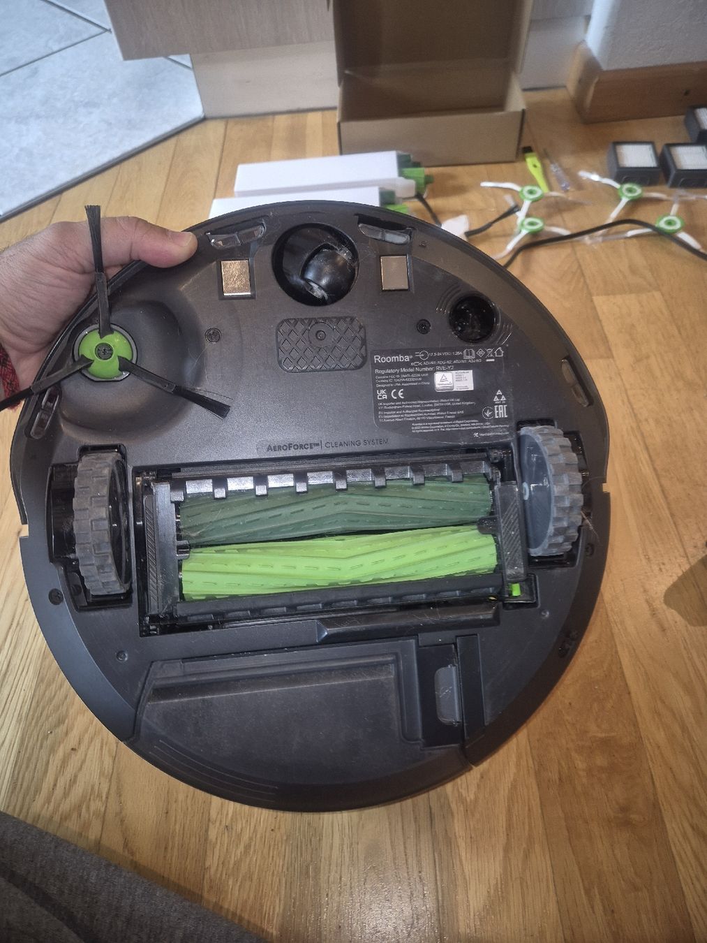 Irobot Aspirapolveri & Accessori: iRobot Roomba J7 Saugroboter – Difettoso da Flamatt venduto da Berner1986 1