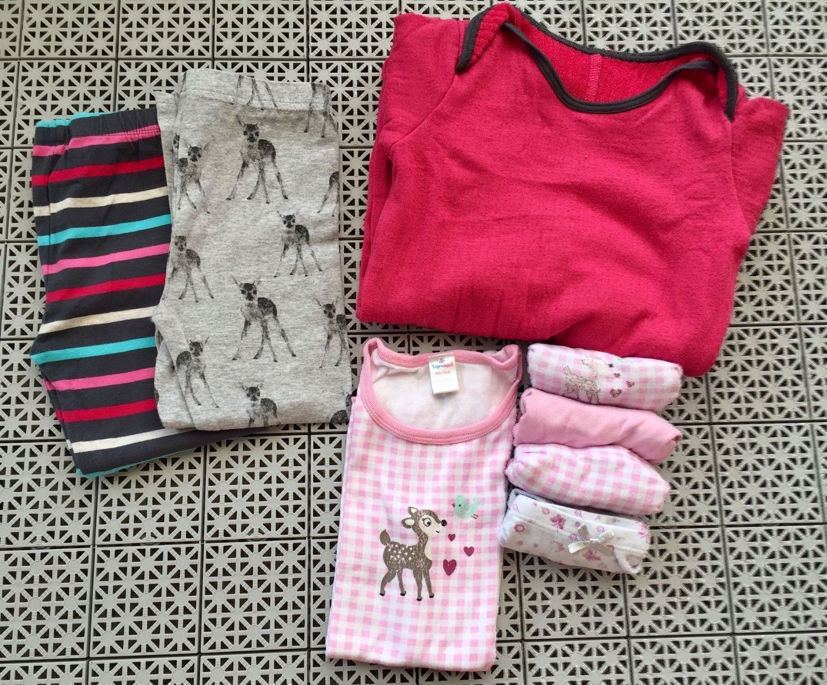 Lotti & Set di vestiti: Kleines Kleiderpaket für Mädchen – Usato da Urdorf venduto da Bets4
