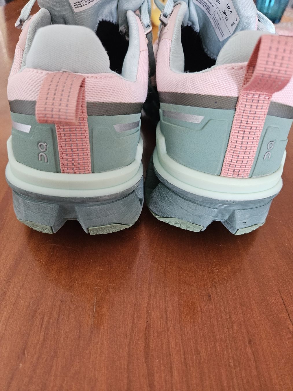 On Scarpe da donna: On Cloud Damen Laufschuhe, Grösse 39, hellgrün/rosa – Nuovo (secondo la descrizione) da Muri AG venduto da Anja1979 2