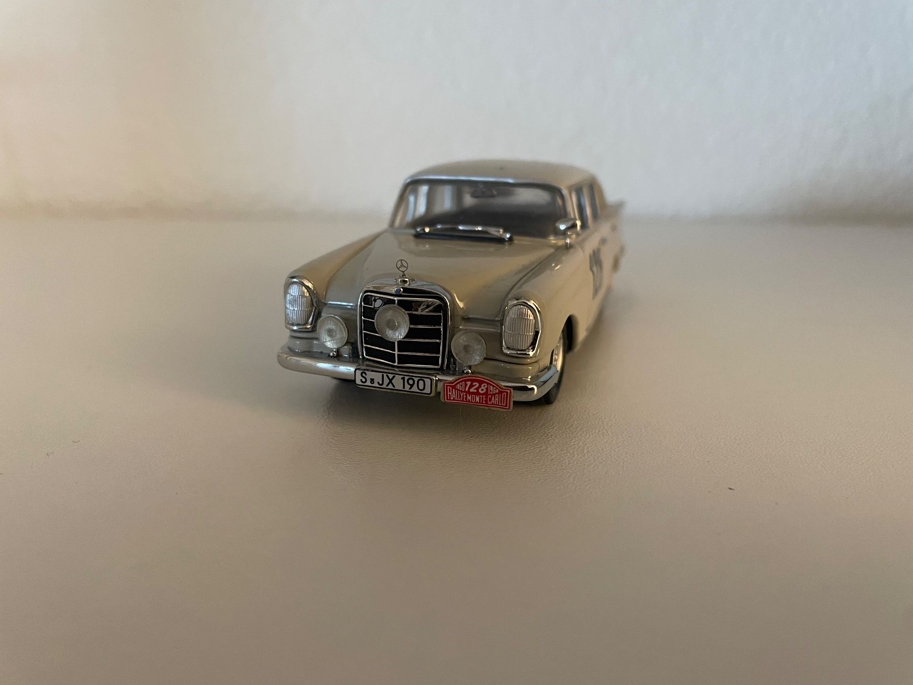 Mercedes-Benz Modellini d'auto: Mercedes-Benz W110 – Usato da Pfäffikon SZ venduto da Anfh8806