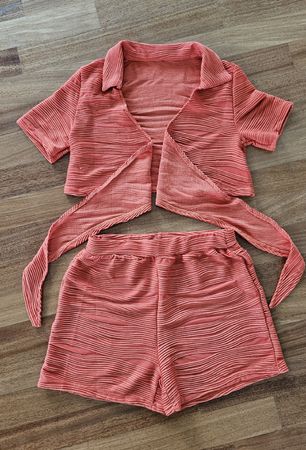 Sommer Set: Orangefarben, Grösse M, Top und Shorts!