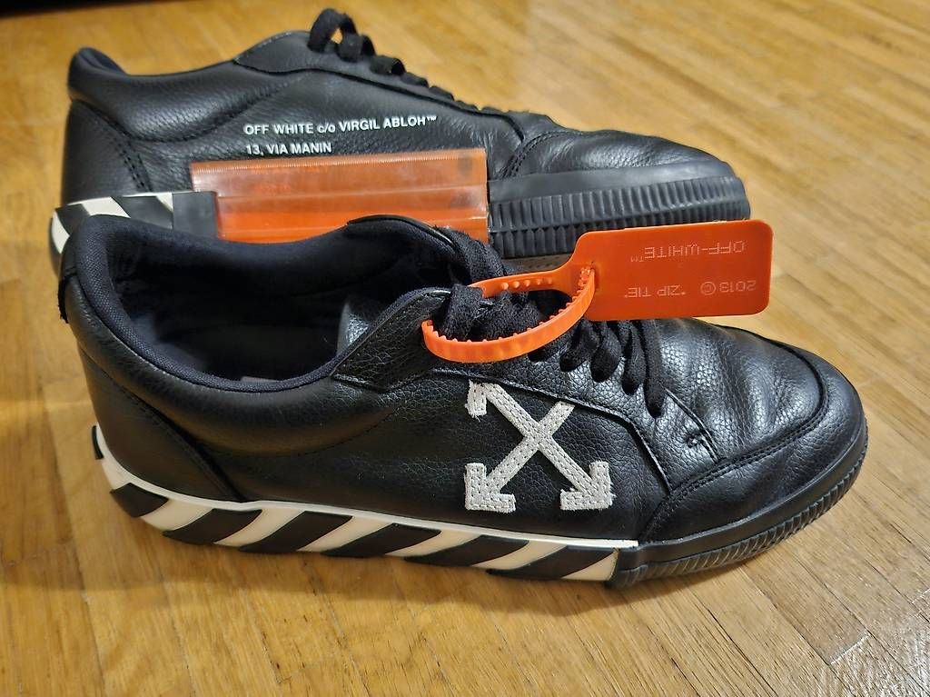 Off-White Herrenschuhe: OFF-White shoes Low Vulcanized Calf Leather Sneaker Black – Gebraucht aus Sonceboz-Sombeval von michael.l