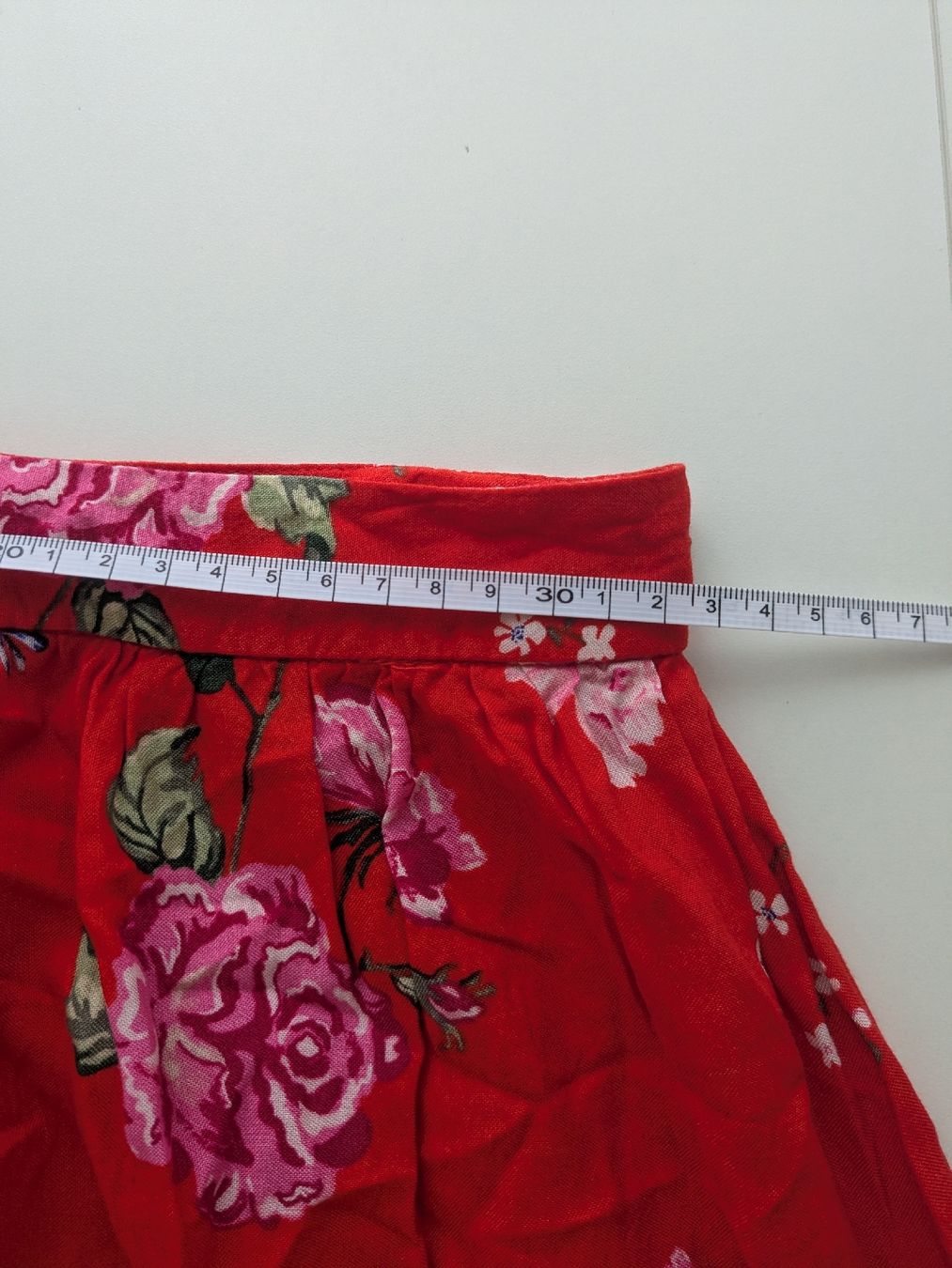 H&M Jupes: Rock rot Blumenmuster Grösse 34 H&M Divided – D'occasion à Rorschach par olg_5qq2 7