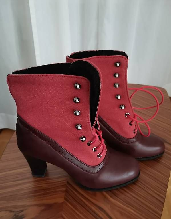 Scarpe da donna: Roter Schnürstiefel mit hohem Absatz, Gr. 37 – Usato da Muri b. Bern venduto da Claudiahuegli 2