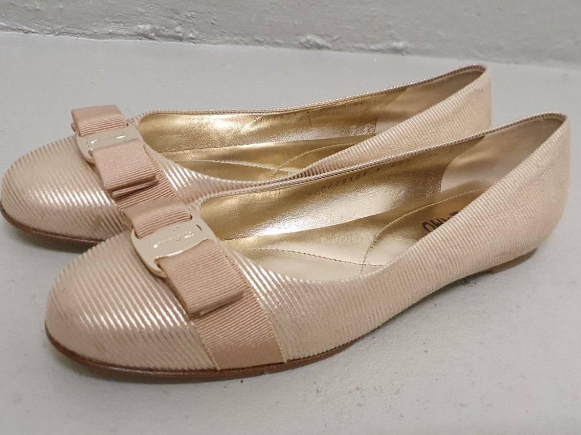 Salvatore Ferragamo Damenschuhe: Ballerina von Ferragamo – Neu (gemäss Beschreibung) aus Küsnacht ZH von schweiz_ch