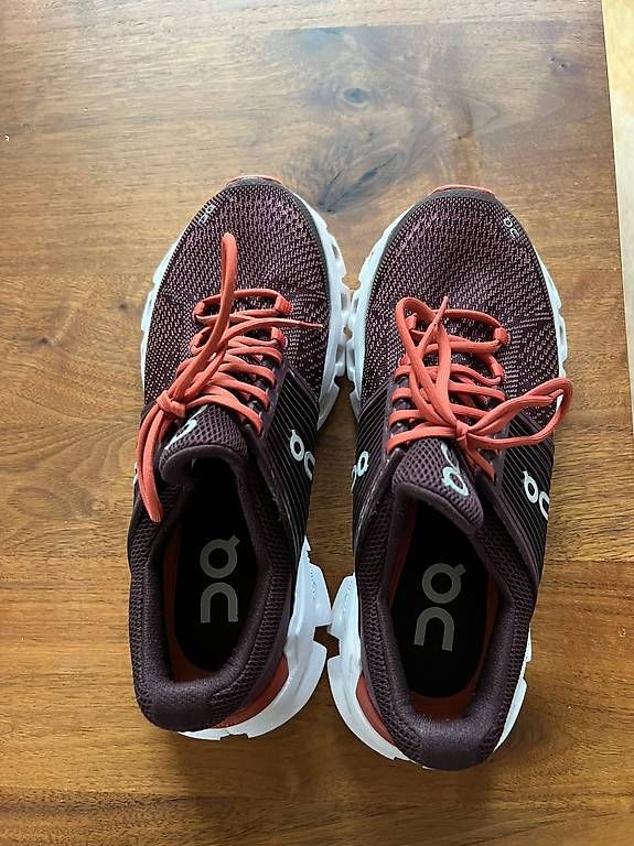 On Scarpe da donna: On Cloudswift Laufschuhe neuwertig Grösse 36.5 – Usato da Arlesheim venduto da SKA_4144 2