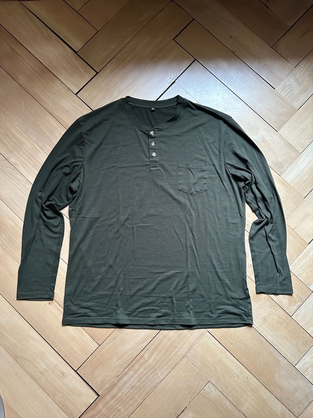 T-Shirts: Langarmshirt olivgrün XXL – Gebraucht aus Zürich von Diazaio