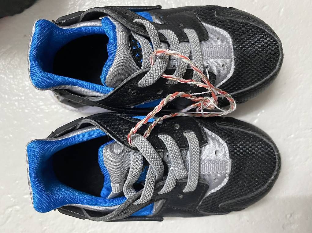 Scarpe per ragazzi: Turnschuhe nike grösse 22/23 – Usato da Rorschacherberg venduto da JBF17