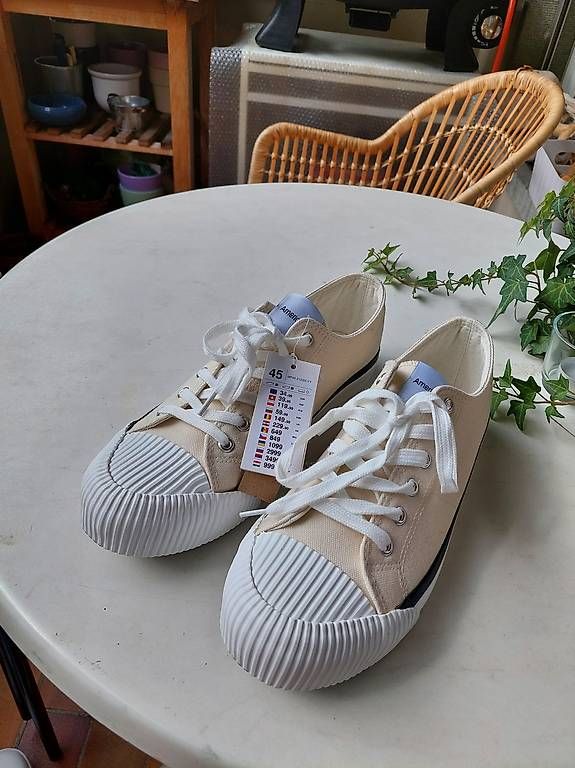 Scarpe da uomo: Stilvolle neue Sneakers Gr. 43 – Usato da Bern venduto da Huha1 3